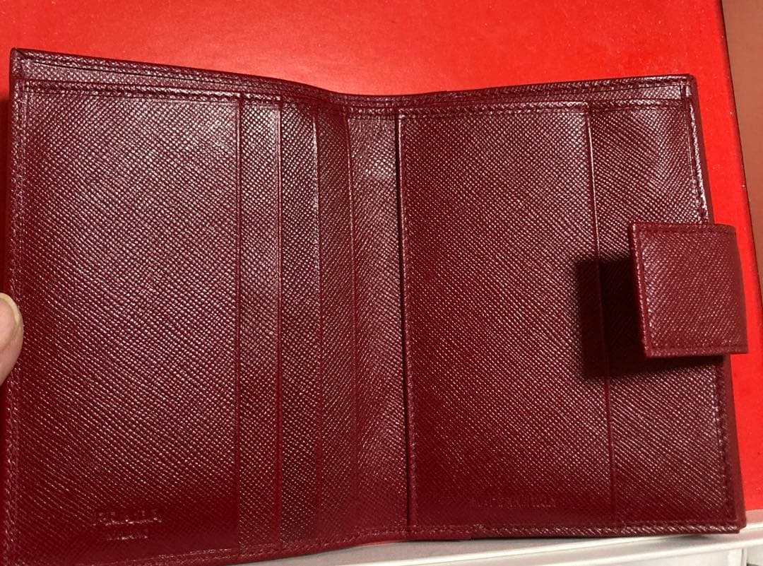 超美品✨プラダ　サフィアーノ　PRADA レッド 二つ折り財布