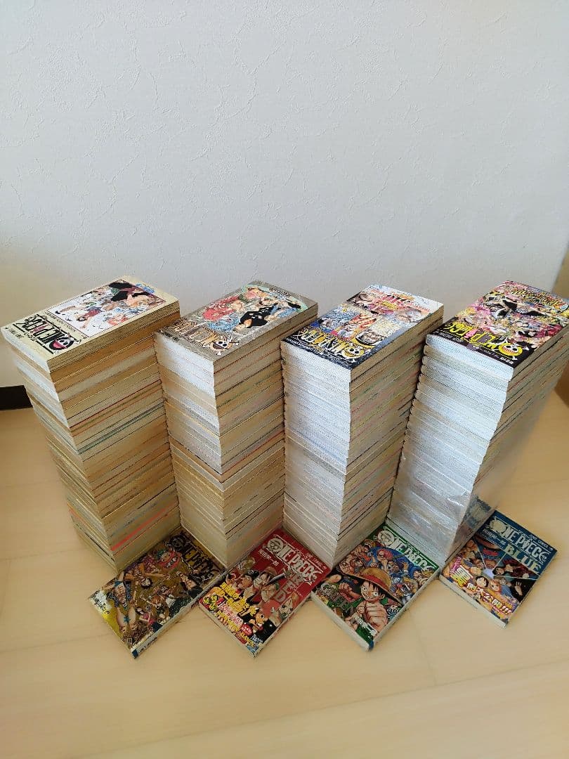 ワンピースONE PIECE　　 1巻〜114巻　全巻セット+公式ガイド本4冊