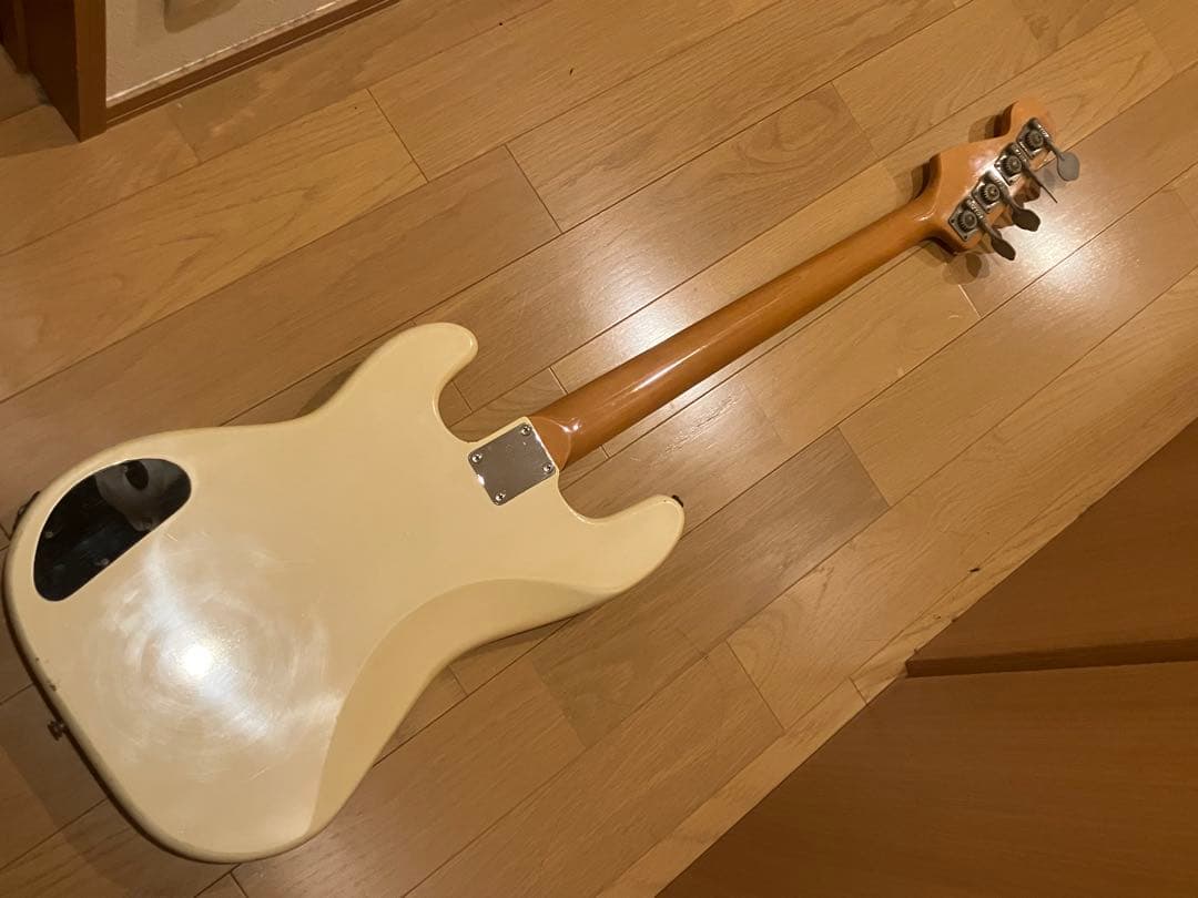 プレシジョンベース型エレキベース