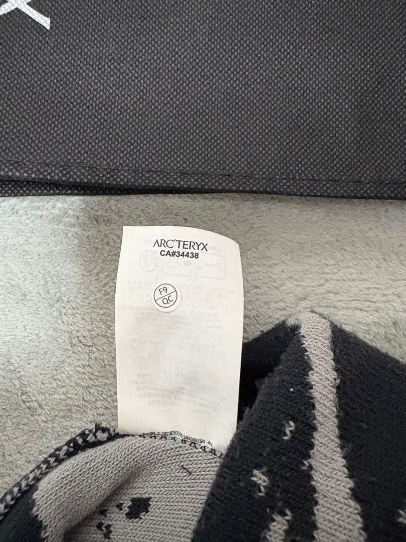 ARC'TERYX ビーニー 黒/グレー QRコード本物確認済み　ショッパー付