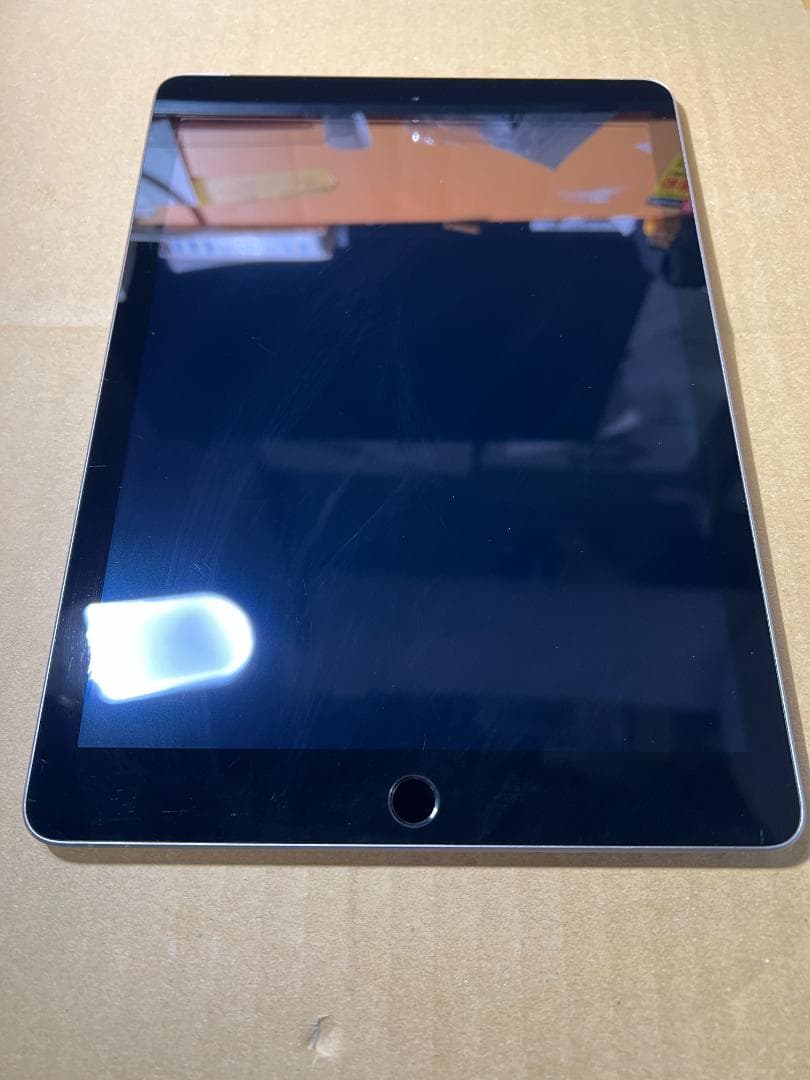 【ぶぶぜら】【ip-8】ショップ展示品 iPad 第5世代　32GB