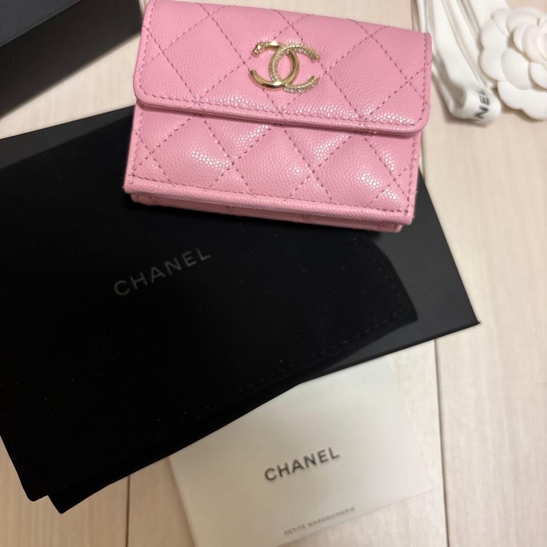 chanel スモール ウォレット　キャビアスキン