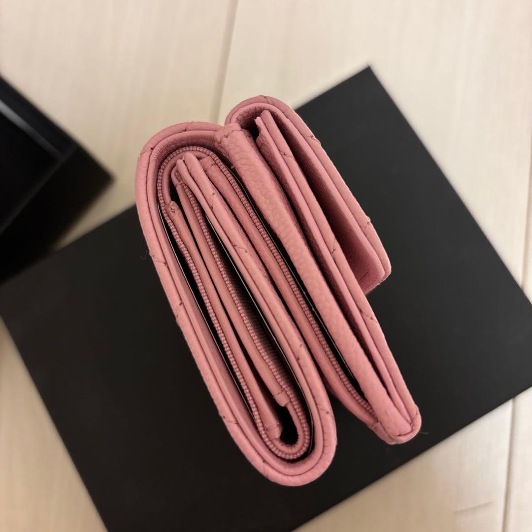 chanel スモール ウォレット　キャビアスキン