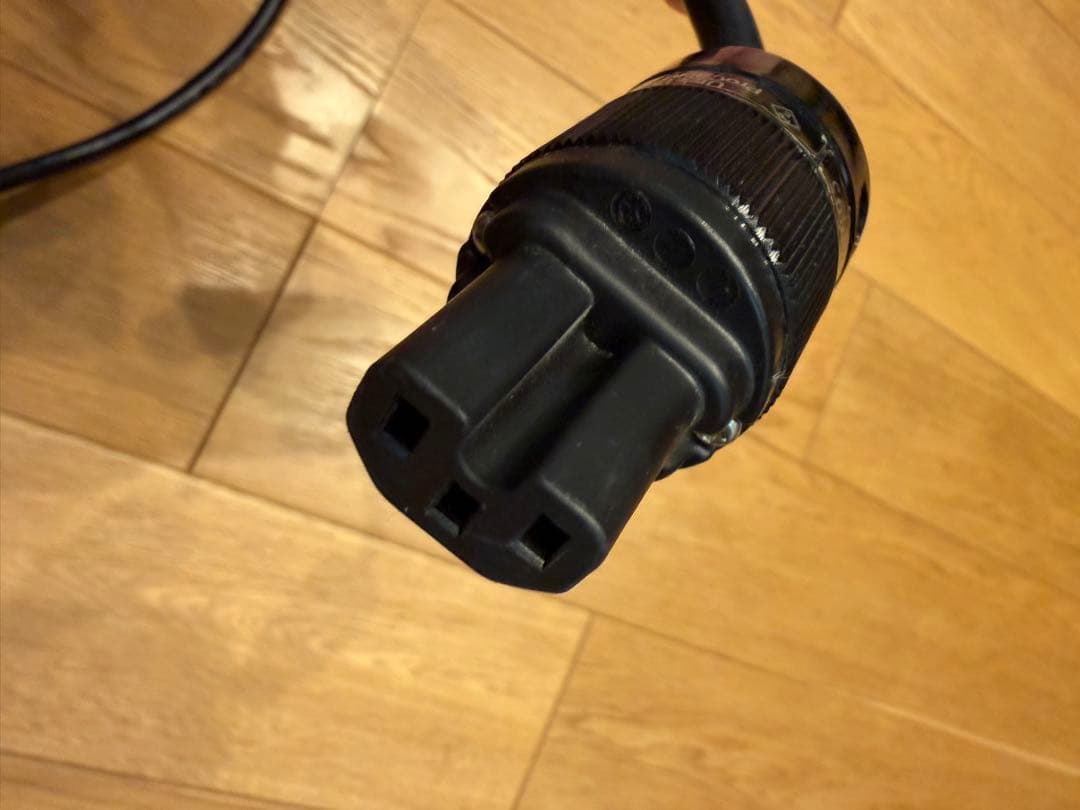WATTEGATE) シールド電源ケーブル 黒色プラグ 1m