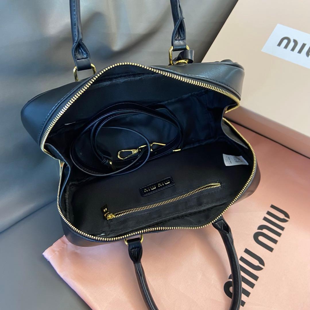 MIU MIU ブラックレザー ハンドバッグ