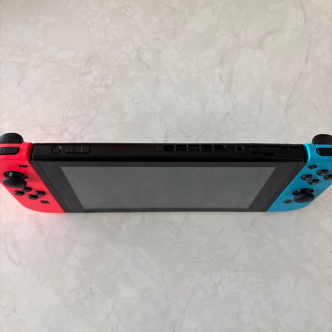 【美品】Nintendo Switch 本体【即発送】