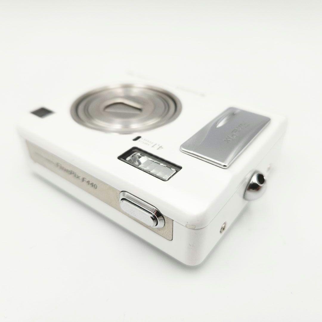 FUJIFILM FinePix F440 コンパクトデジタルカメラ ホワイト