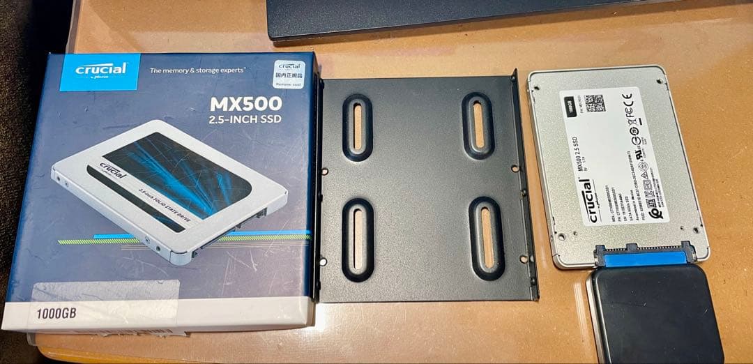 crucial 1TB 2.5インチSSD USB接続ケーブル.取り付け金具付