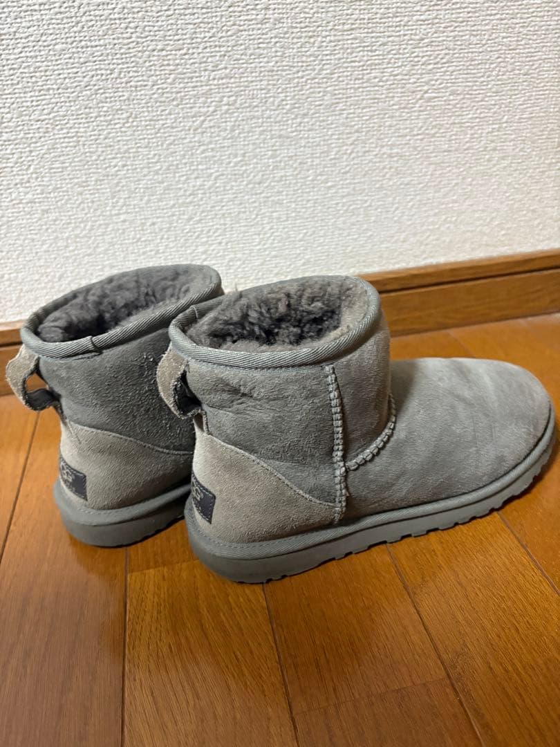 【極美品】UGG グレー ミニ丈ムートンブーツ