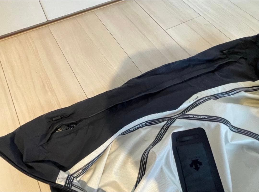 デサントオルテライン ACTIVE SHELL JACKET Lサイズ