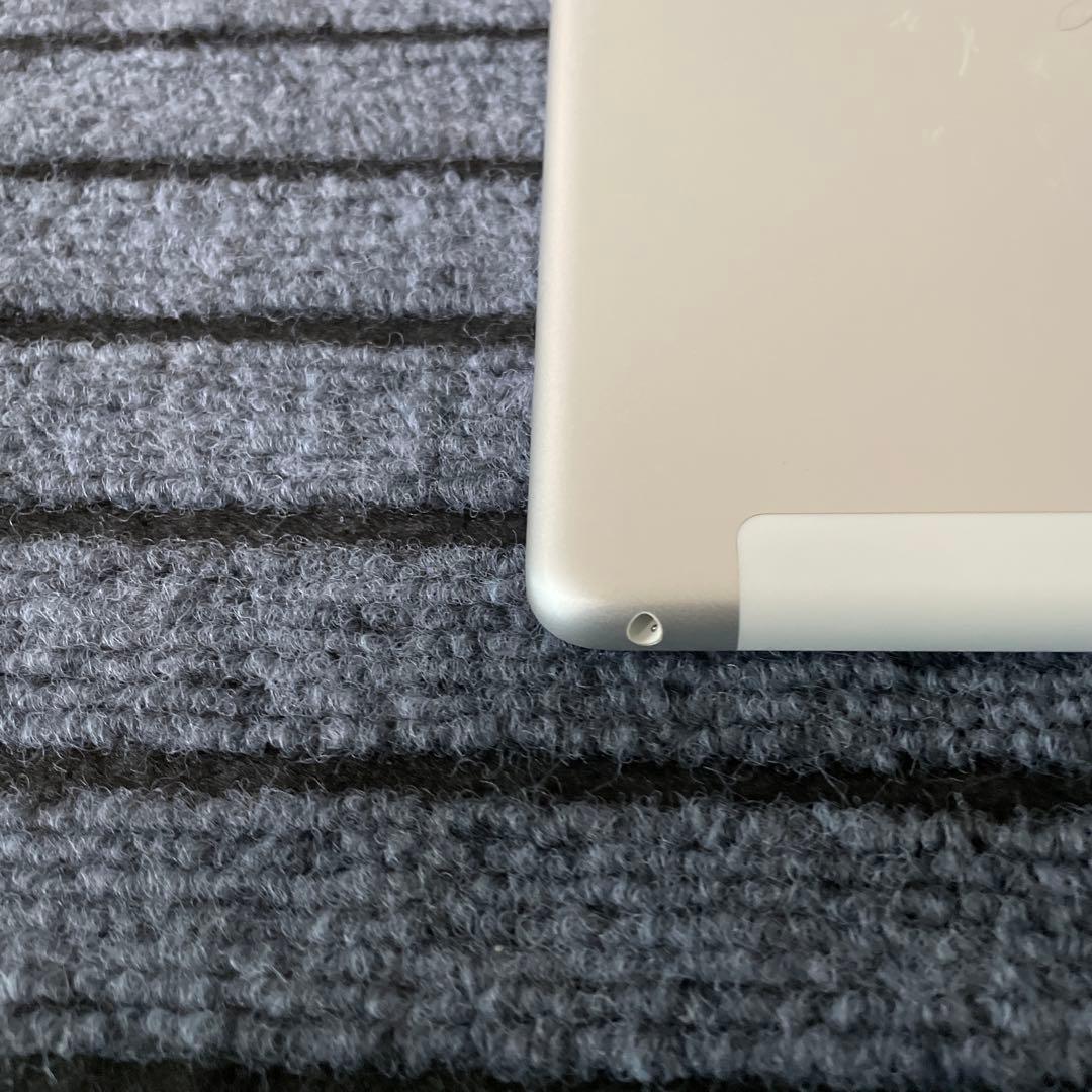 95 iPad 7世代 128GB SIMフリー シルバー