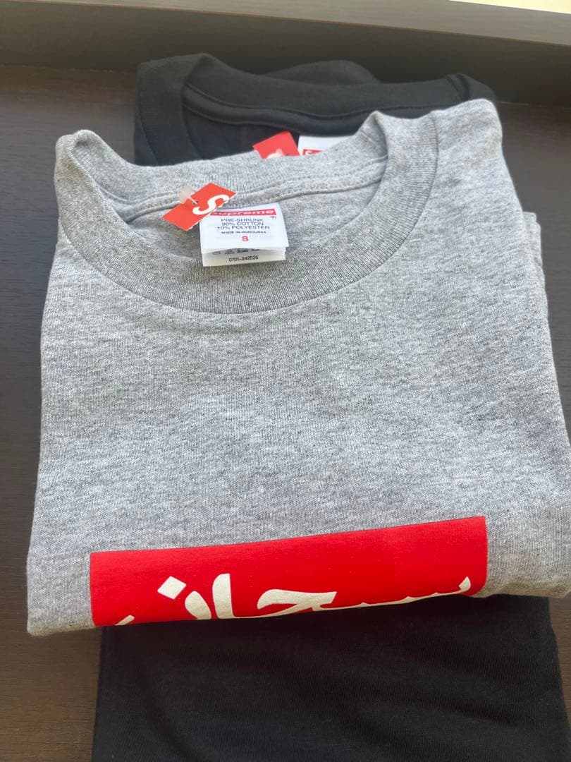 arabic box logo tee グレーs