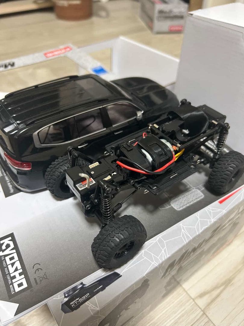 ミニッツ 4×4 ランドクルーザー300 黒　LED電飾付
