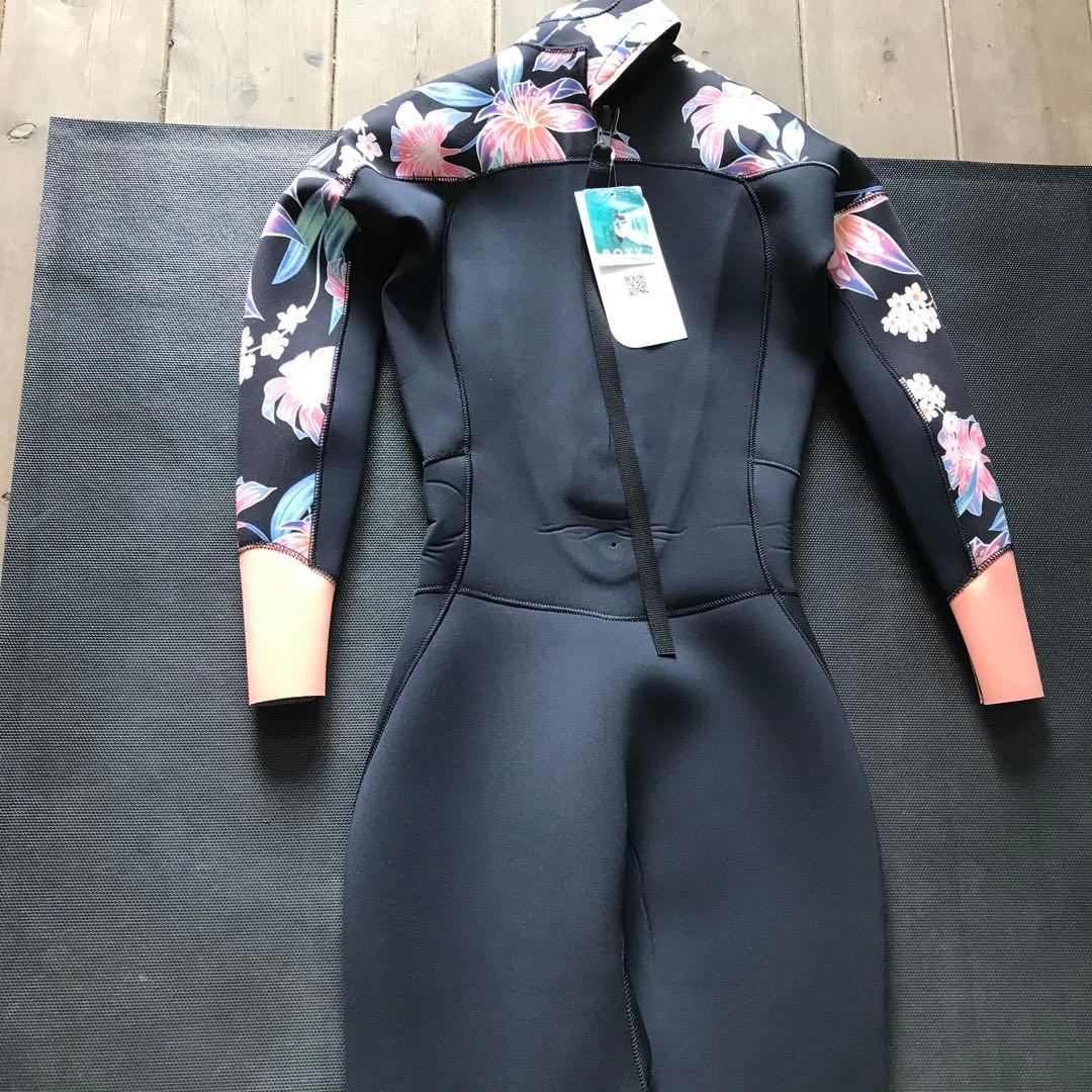 ROXY フルスーツ ブラック/フラワーMサイズ 新品タグ付き定価¥42,900