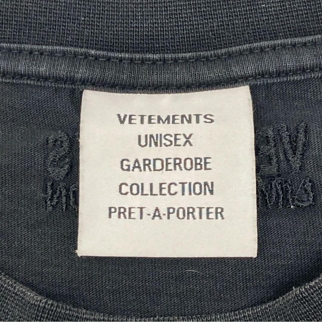 VETEMENTS ネームロゴTシャツ