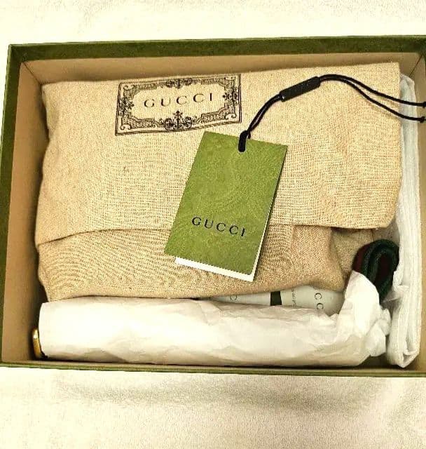GUCCI GGボディバッグストラップ付き