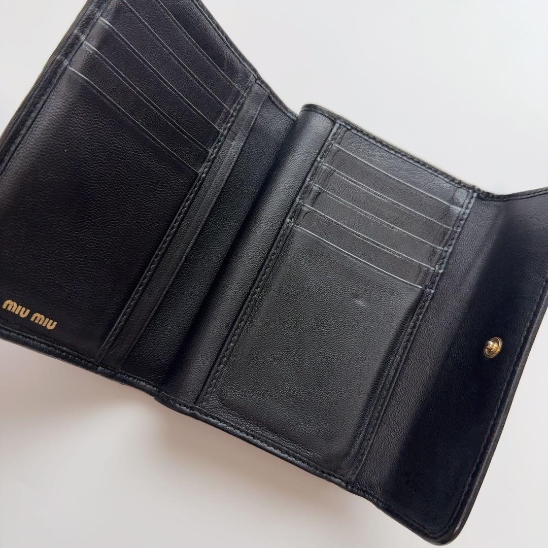 《人気》ミュウミュウ miumiu マトラッセ マトラッセ 折り財布 ブラック
