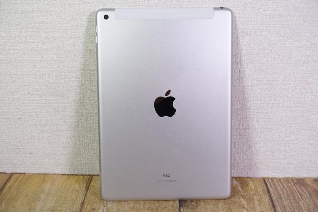 美品 iPad 第8世代 Cellular シルバー 32GB