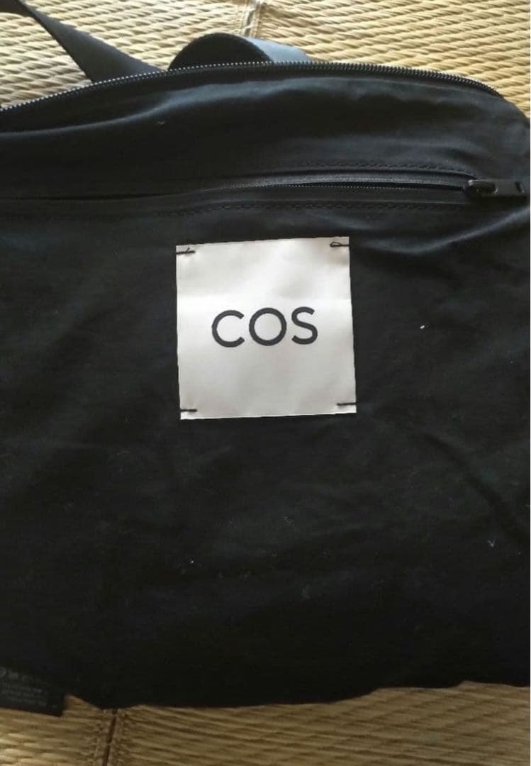COS ナイロンクロスボディバッグ stain crossbody bag黒