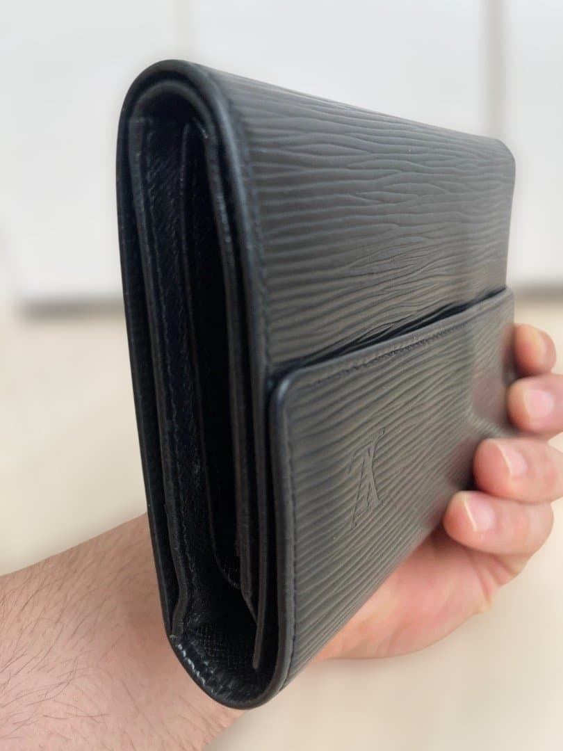 Louis Vuitton エピレザー 二つ折り財布 ブラック