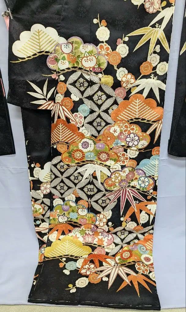 仮絵羽手描き古典柄振袖　絹高級品　黒地