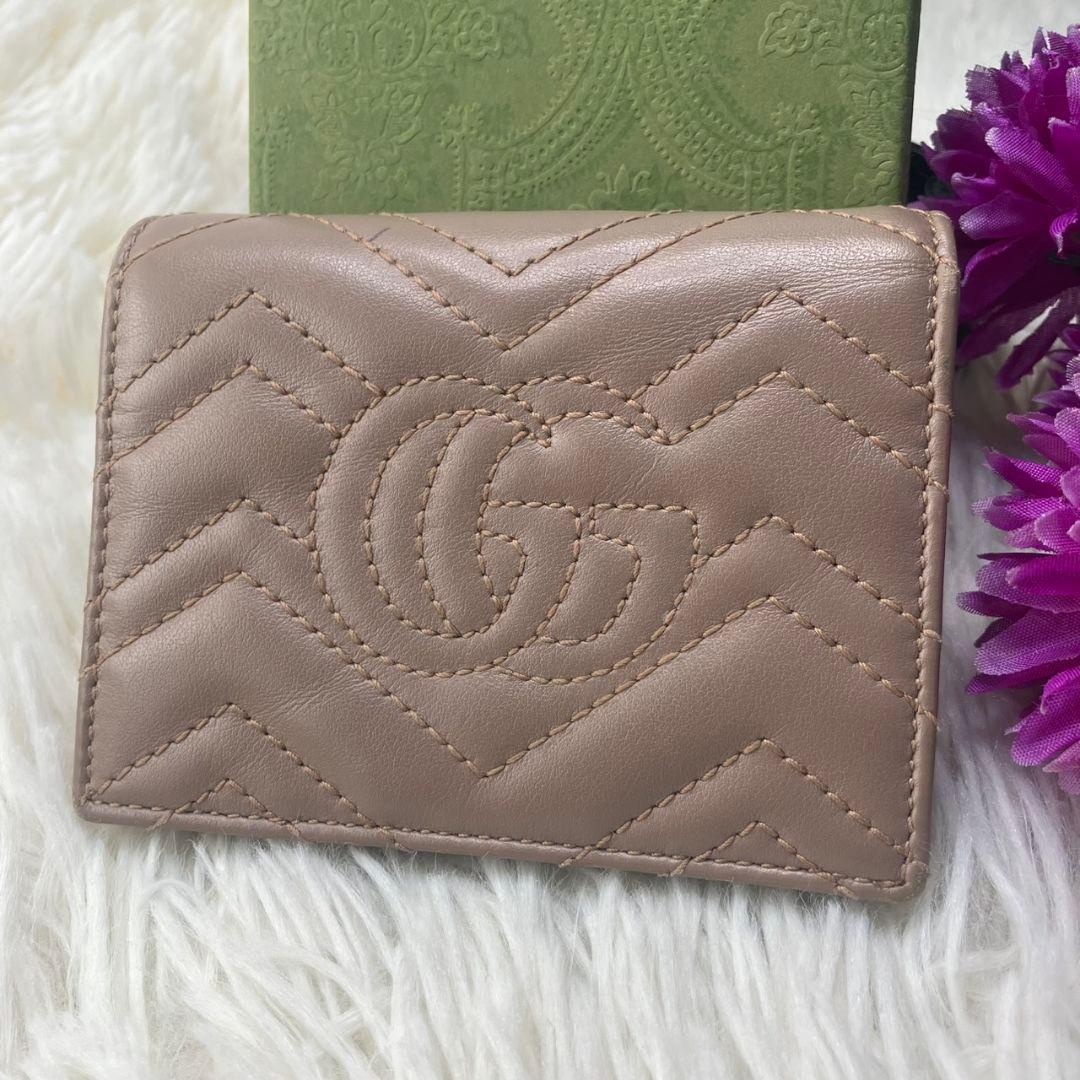 美品 現行✨グッチ 折り財布 マーモント キルティング レザー ベージュ