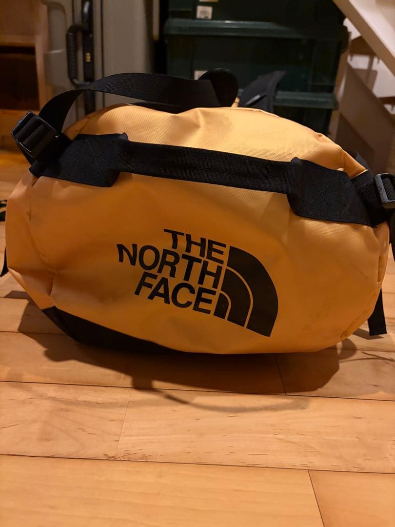 the north faceボストンバッグゴールド
