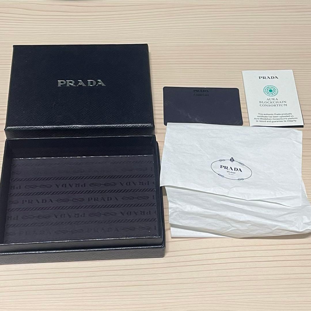 PRADA 二つ折り財布　ブルー