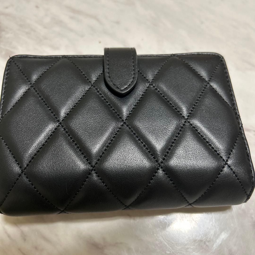 タイムセール☆【極美品】☆kate spade 二つ折り財布