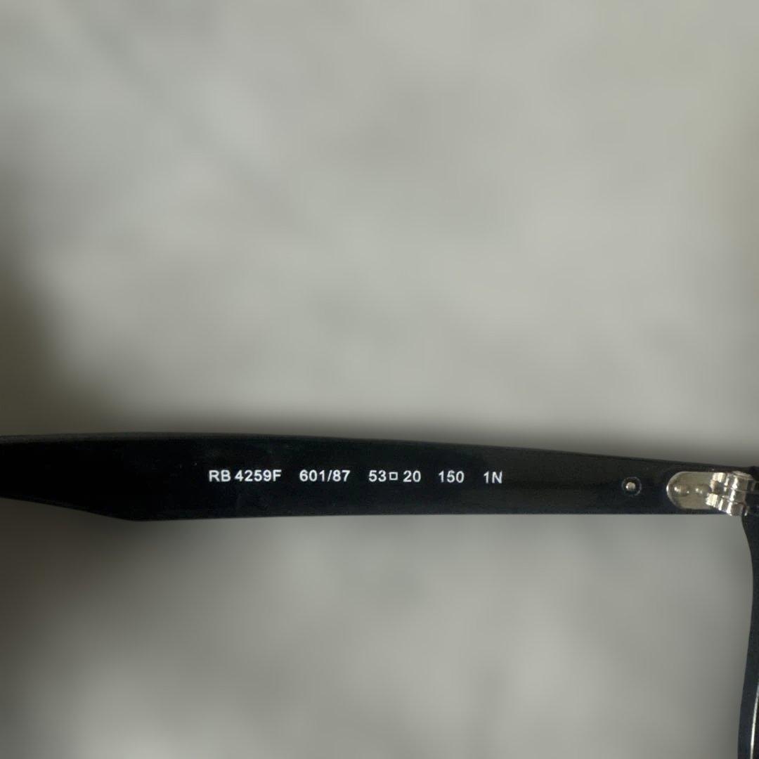 Ray-Ban RB4259F グレーレンズ