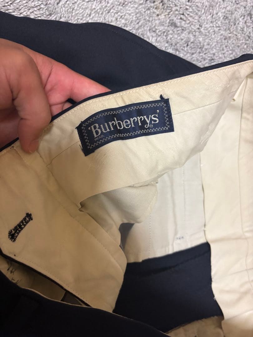 【美品】Burberry セットアップ　金ボタン　裏地シャドーホース柄