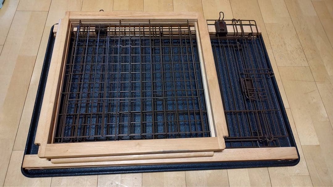 ペットサークル 木製と金属製 約90cm x 60cm x 60cm 扉付き