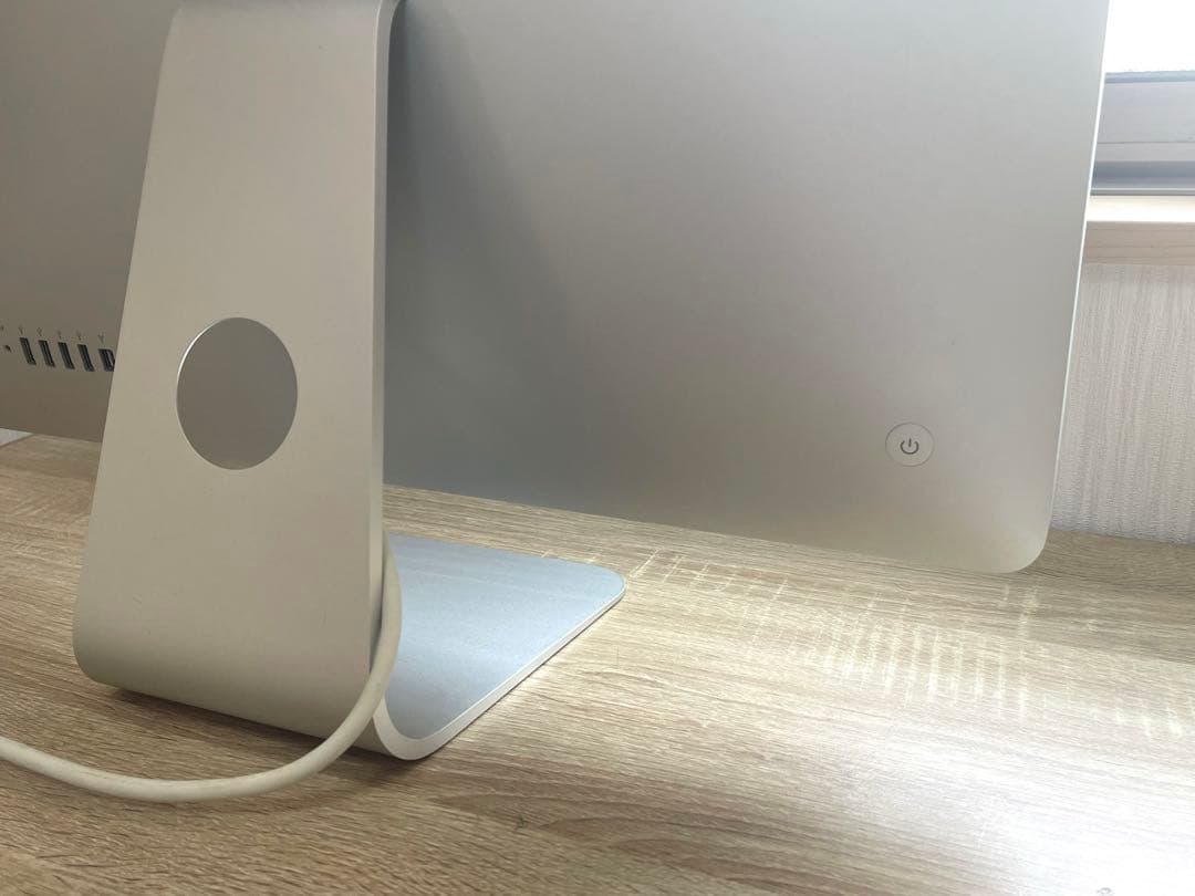【値下中】Apple iMac 21.5インチ　キーボード・マウス付