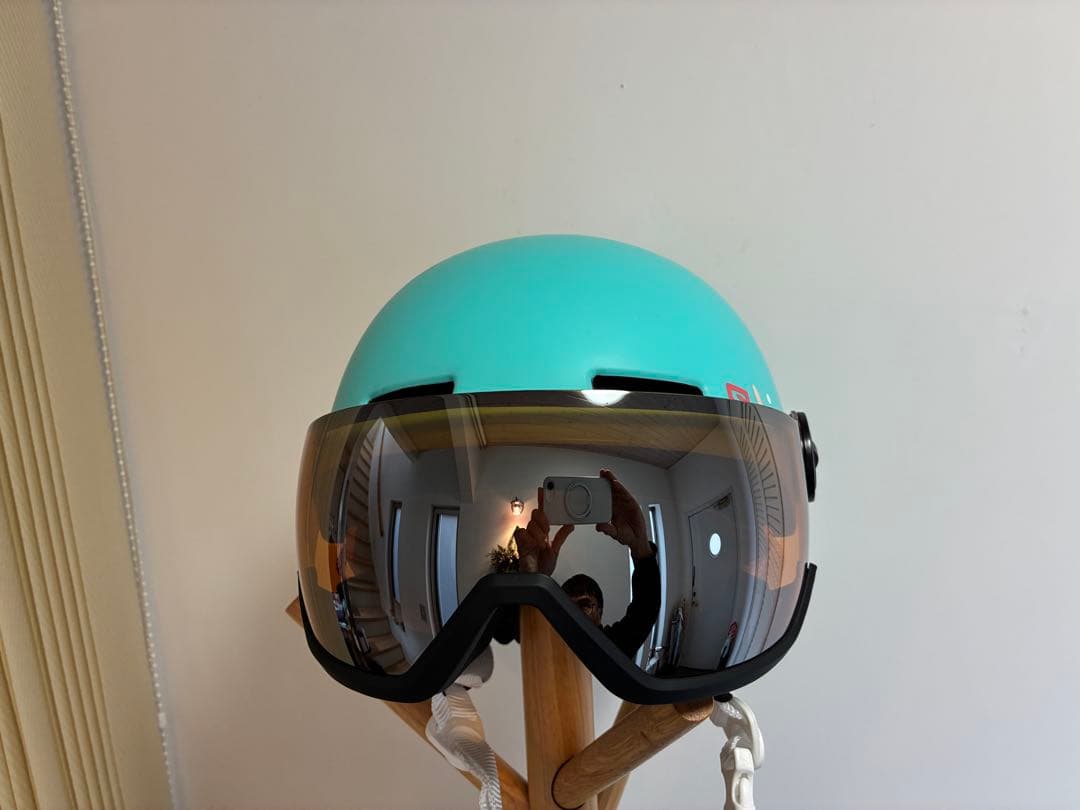 Salomon 子供用ヘルメット 水色 バイザー付き