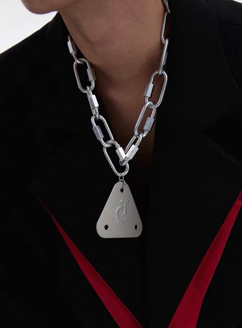 アクセサリー ArguE CultureE Triangle logo necklace