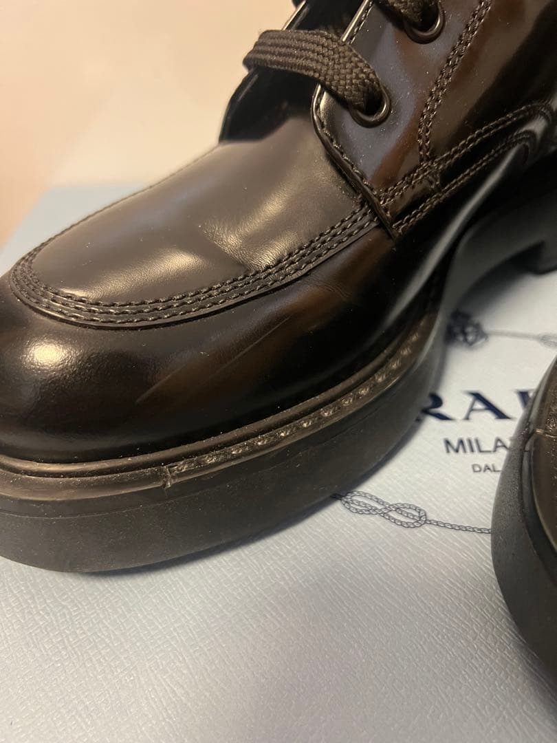 PRADA ブラッシュドレザーブーツ