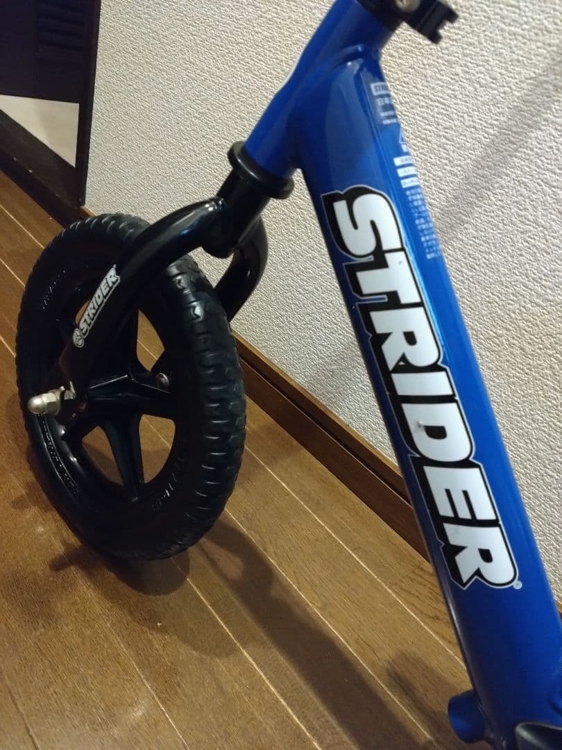 ☆omomさま専用☆STRIDERバランスバイク 青 　引取り限定　おまけ付
