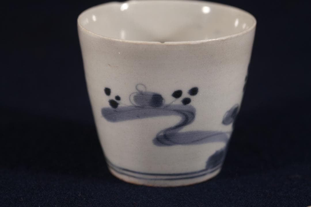 327　前期古伊万里染付流水草花文蕎麦猪口　江戸前期