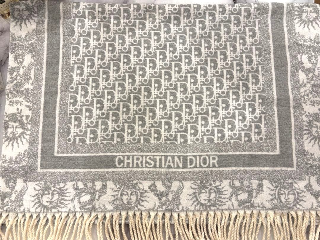 「新品」CHRISTIAN DIOR 男女兼用グレー高級感溢れるカシミヤマフラー