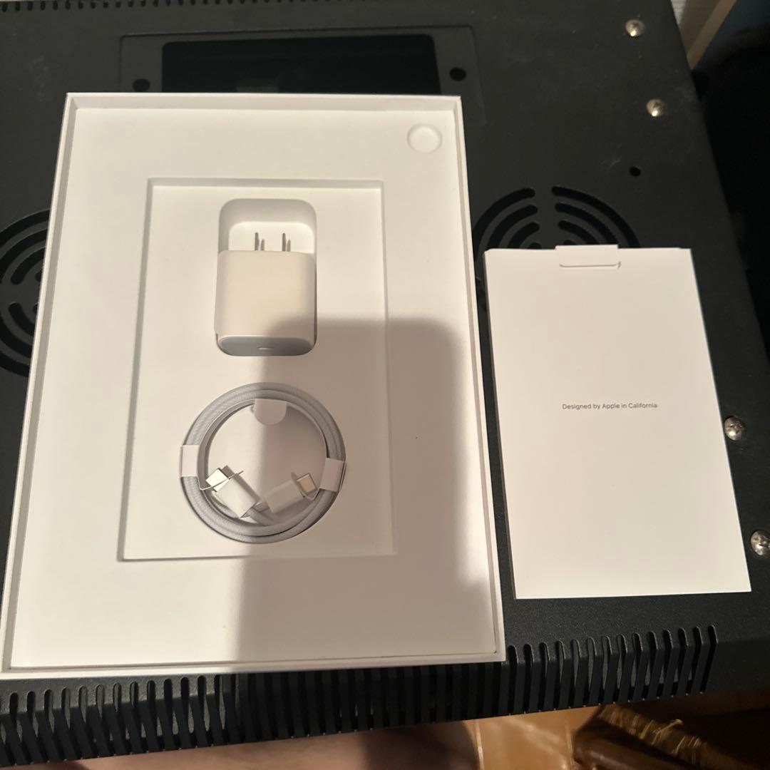 iPad第10世代　64GB シルバー