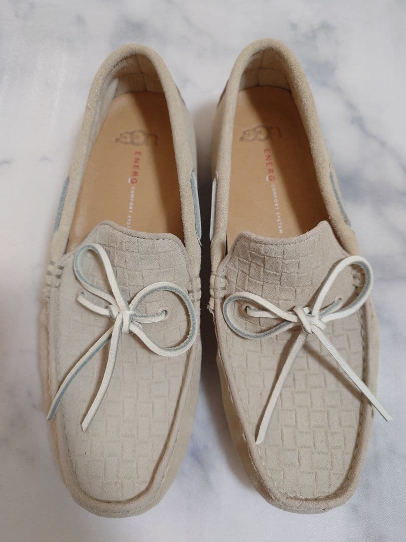 UGG 美品 8 ベージュ ドライビングシューズ スエード