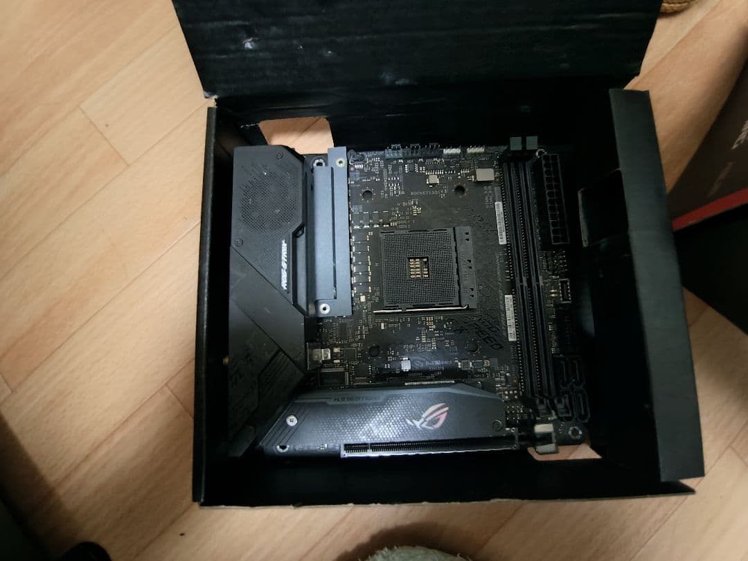 マザーボード ROG STRIX B550-I GAMING