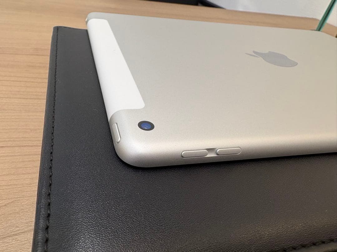 Apple iPad (第8世代) シルバー　セルラー　Wi-Fiモデル