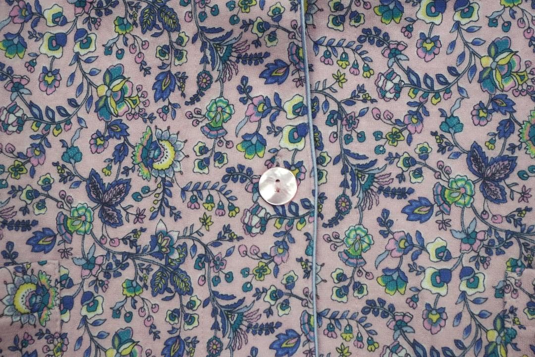 【新品】リバティ LIBERTY fabric　中綿入り秋冬物パジャマ（M)