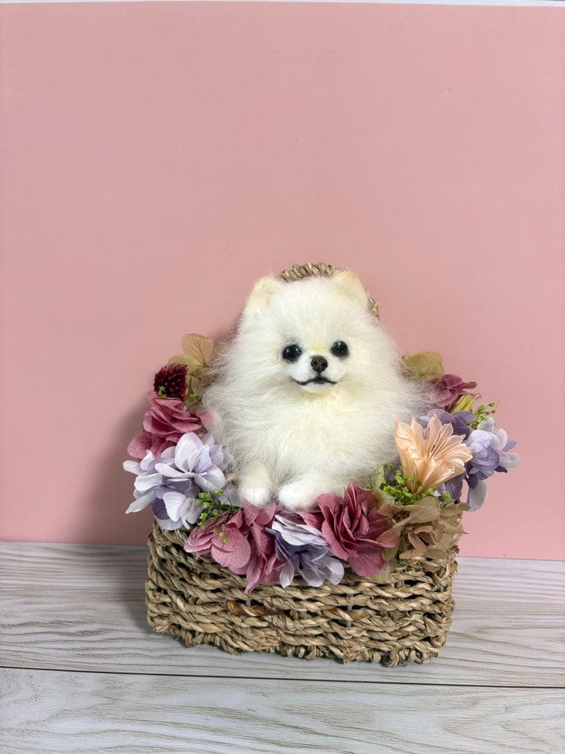 羊毛フェルト　羊毛犬　ポメラニアンのフラワーバスケット no.53