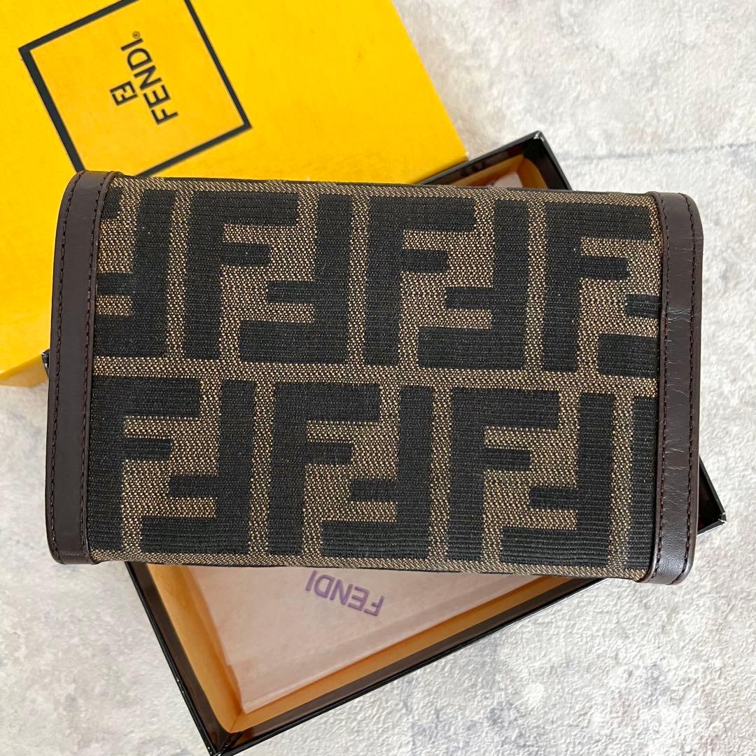 人気✨FENDI ズッカ 二つ折り財布 FF キャンバス レザー ブラウン