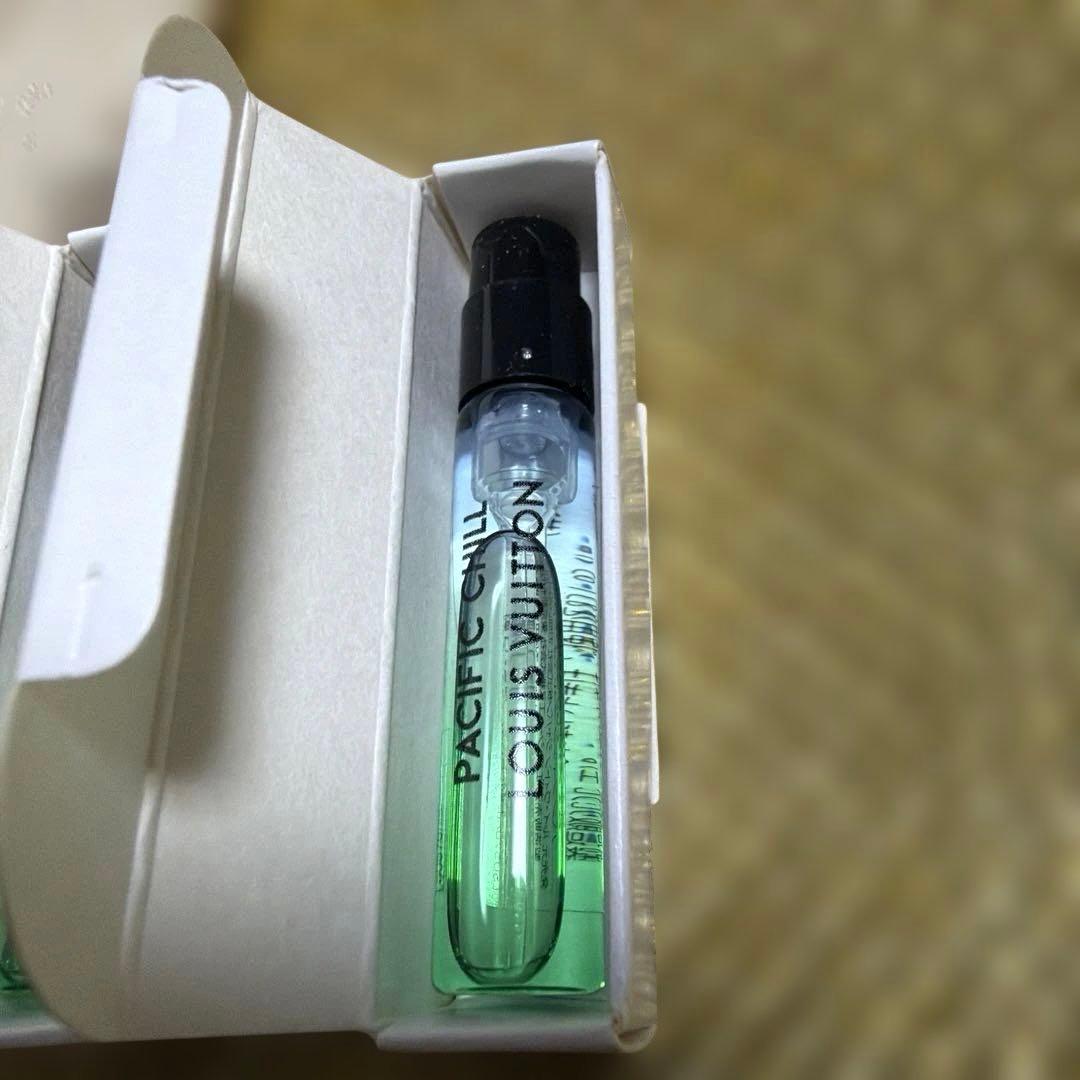香水　2ml✖️5 ルイヴィトン　巾着入り　携帯サイズ　未使用品