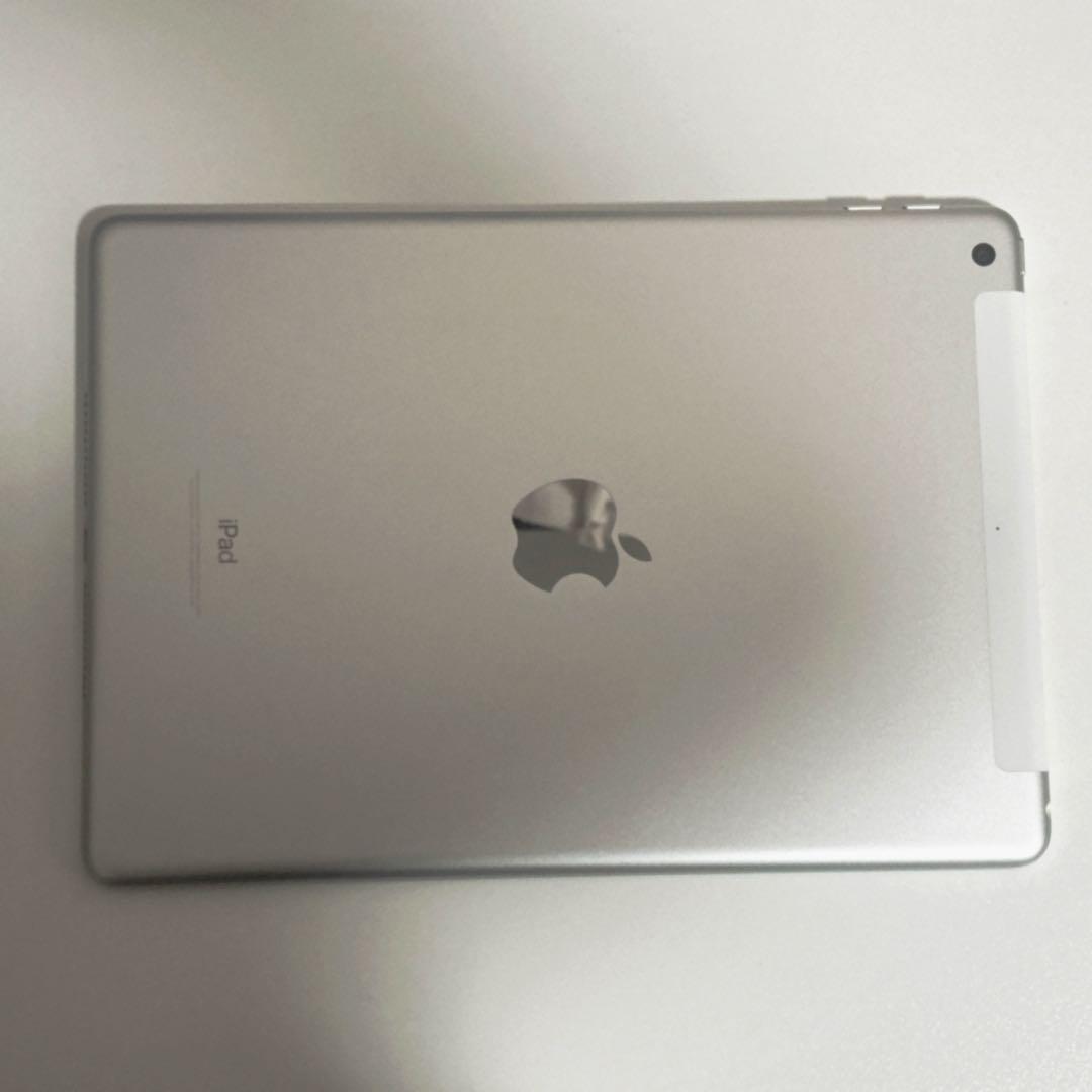 Apple iPad 第6世代 セルラーモデル シルバー