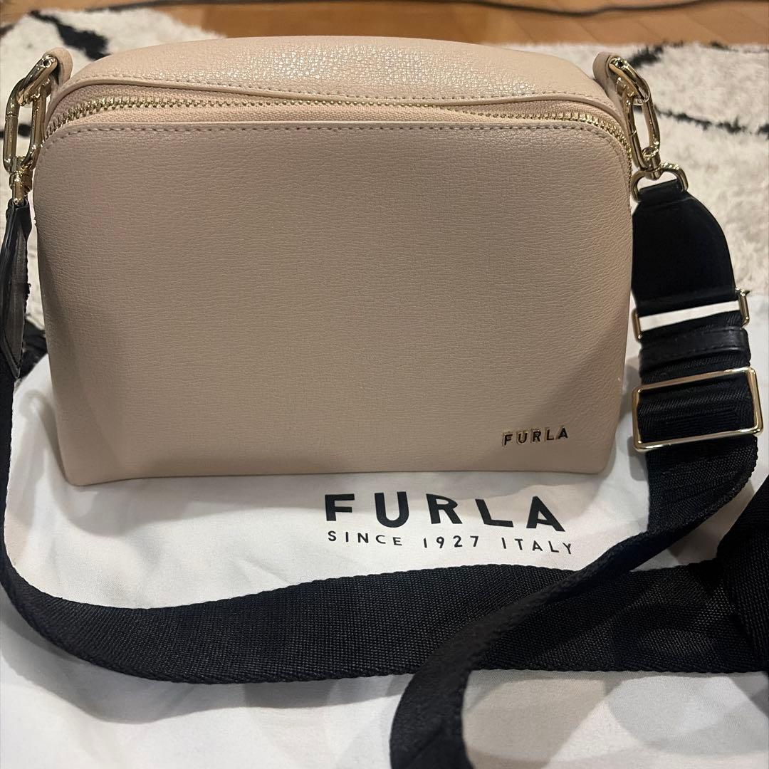 FURLA AMICA S CROSSBODYクロスボディ ロゴストラップ