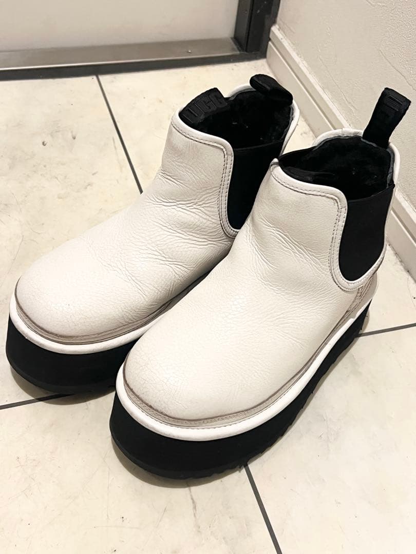 【中古美品】UGG 厚底ブーツ ニューメル プラットフォーム ホワイト